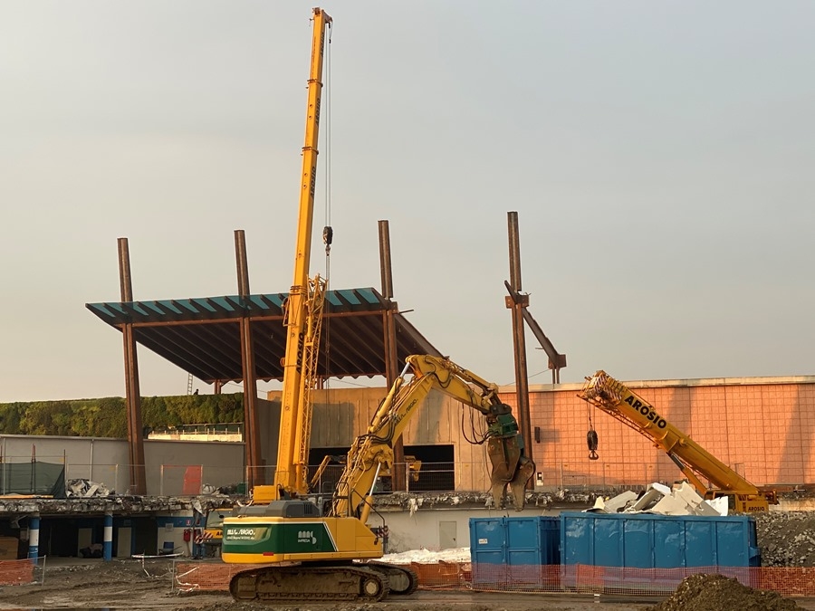 DEMOLIZIONE CENTRO COMMERCIALE IN COMUNE DI ROZZANO