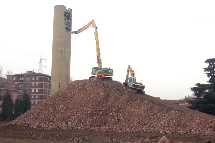 DEMOLIZIONE FABBRICATI INDUSTRIALI IN COMUNE DI BOLLATE